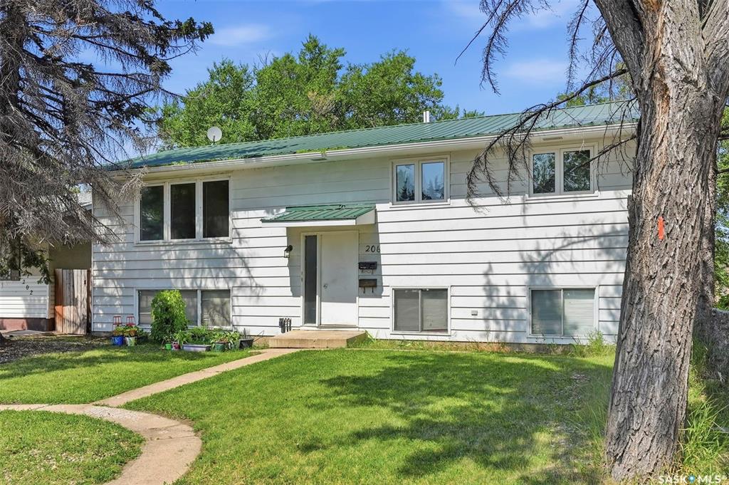 Exceptional Investment Opportunity Near the University of Saskatchewan. Don’t miss this incredible revenue opportunity in a highly desirable location just minutes from the University of Saskatchewan, 8th Street, parks, schools, transit, and a wide range of amenities. Situated on a spacious 50-foot corner lot and zoned R2, this well-maintained 1,232 sq. ft. bi-level offers excellent potential with a separate entry and a non-conforming basement suite.  The bright main floor features a spacious front living room with laminate flooring, a functional dining area that flows into the kitchen overlooking the fully fenced backyard, 3 generously sized bedrooms, a convenient laundry area, a 4-piece bathroom, and a private 2-piece ensuite off the primary bedroom.  The lower level is ideally set up for extended family or rental income, complete with its own separate entrance and heating source. The non-conforming suite includes a full kitchen and dining area, a comfortable living room, 3 bedrooms, a 4-piece bathroom, separate laundry, and excellent income potential.  Additional features include all appliances for both the main floor and basement, a tankless water heater, underground sprinklers, rear parking, a storage shed, and plenty of room to add value over time.  Whether you’re looking to expand your investment portfolio or purchase a home with mortgage-helper potential, this property is one you won’t want to miss. *wall a/c unit in basement is the tenants*