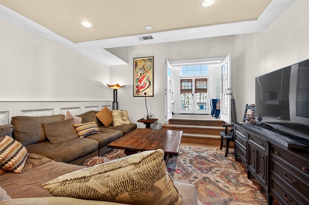 205 & 207 E Houston Street