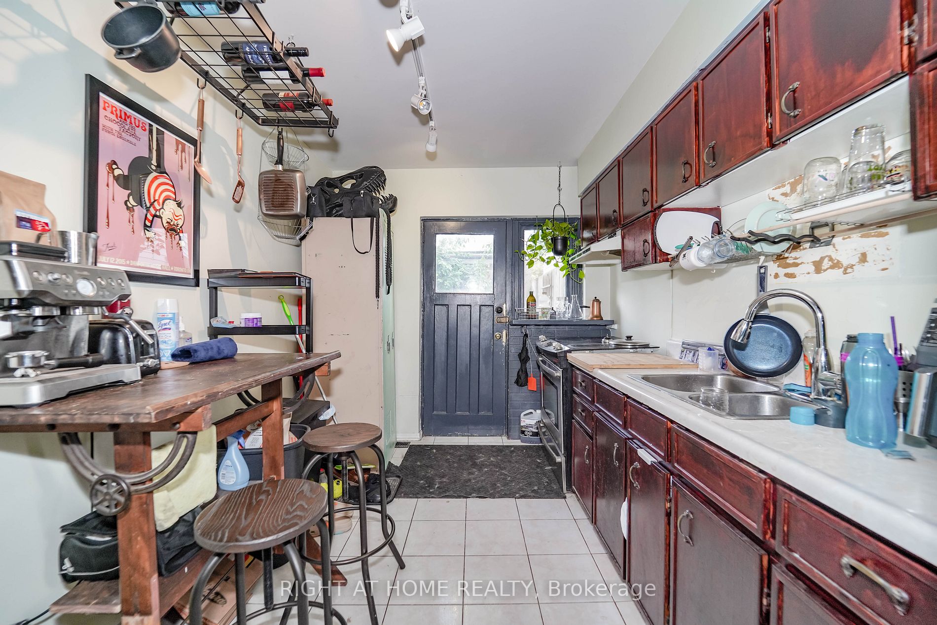 303 Coxwell Ave
