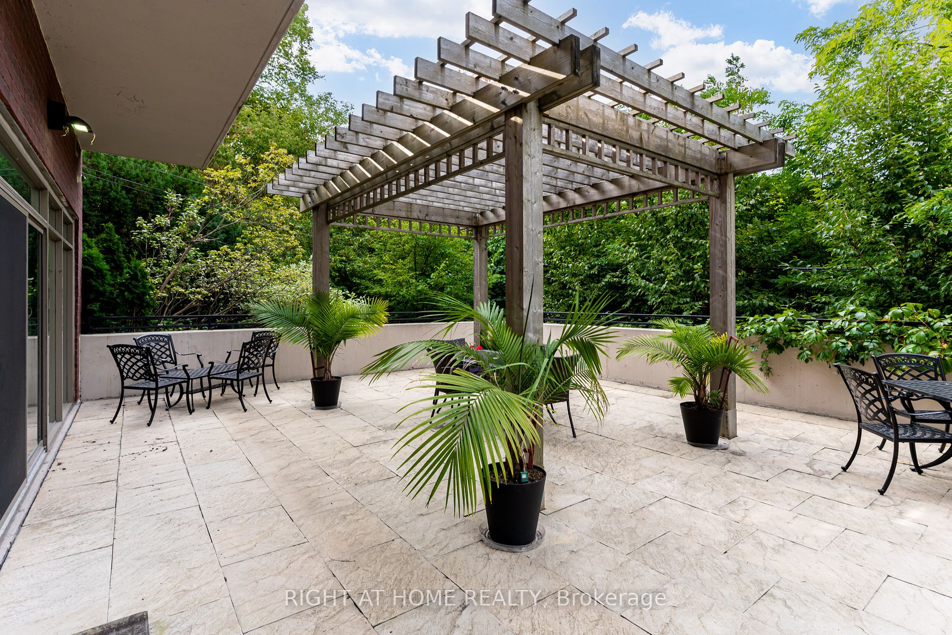 580 Kingston Rd 406