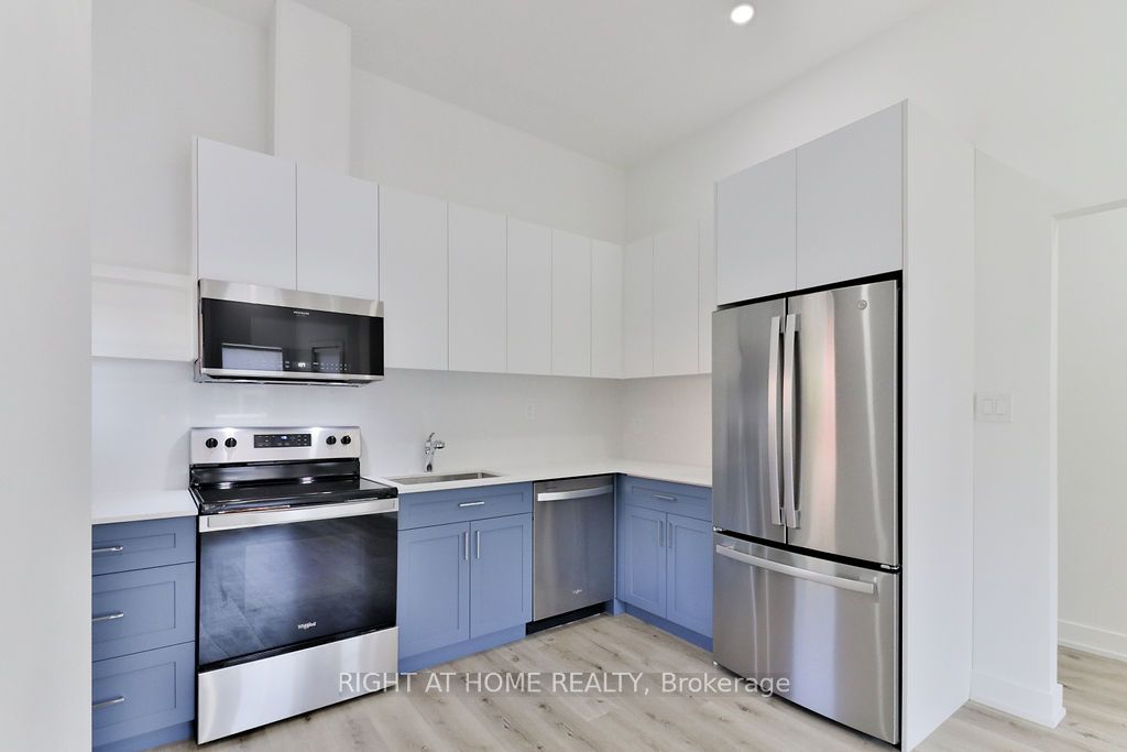 45 Brock Ave 101