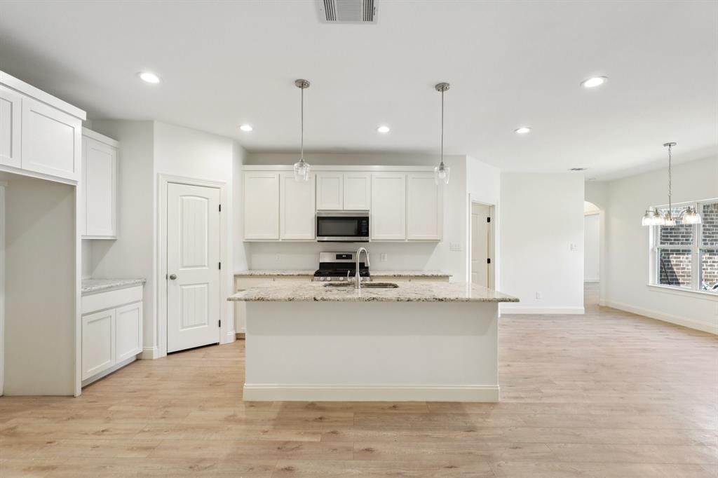 1702 Kings Lane