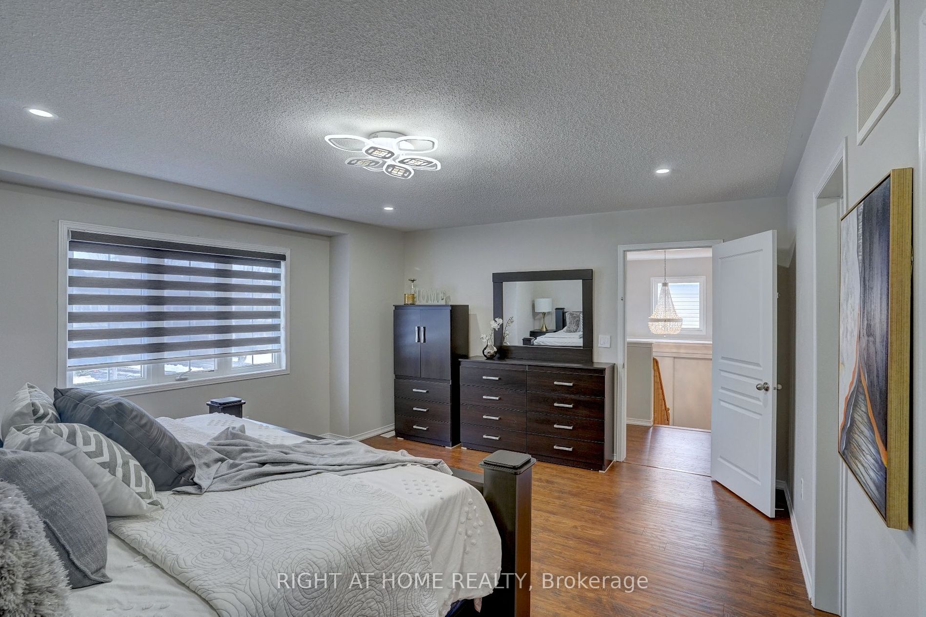 1087 Beneford Rd