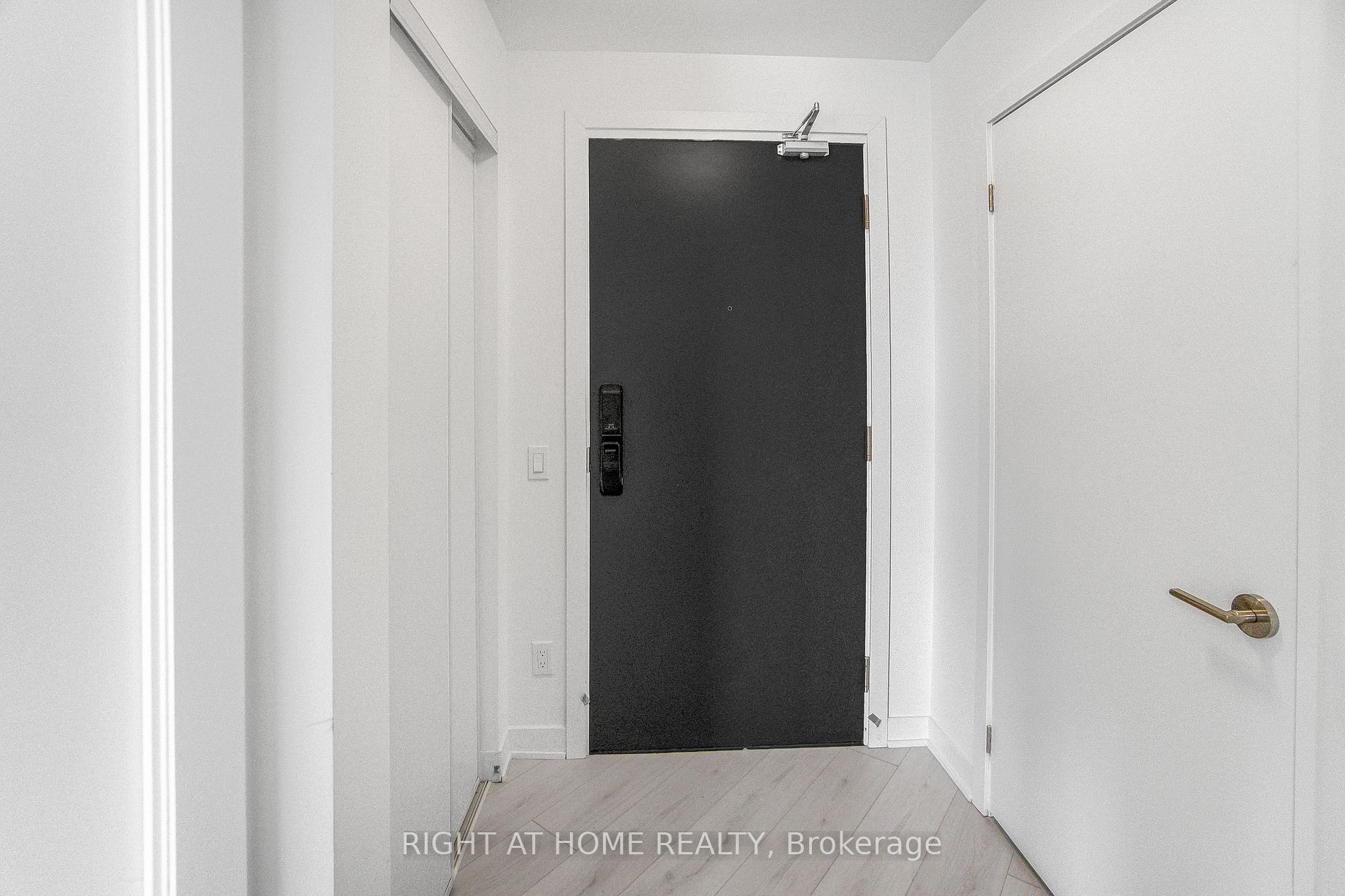 405 W Dundas St 618