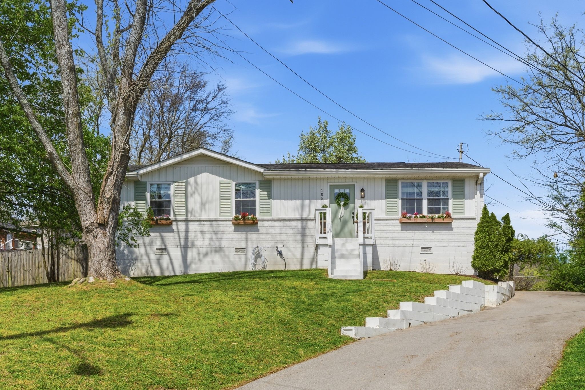 105 Regiment Ct — sold