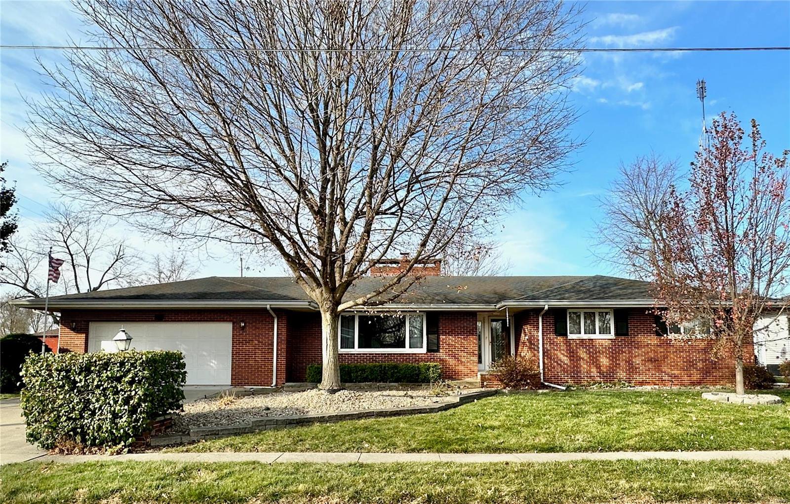 229,900 601 Locust Street Hillsboro IL 62049 Montgomery County Realty