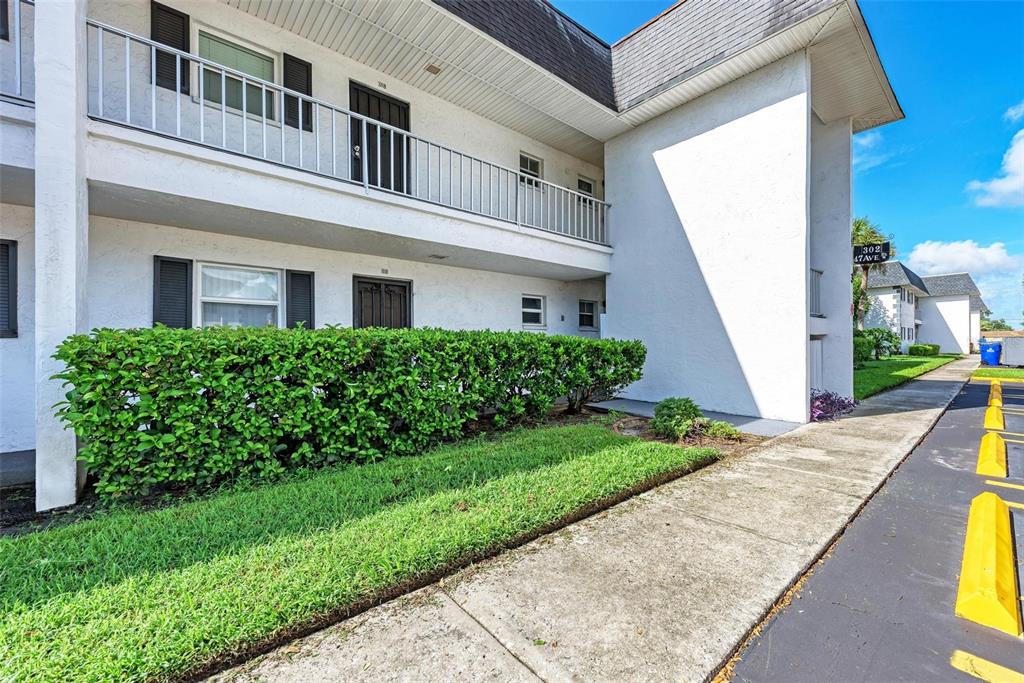 302 47Th Avenue Drive W 318 Bradenton FL 34207 by Hunt Brothers Realty