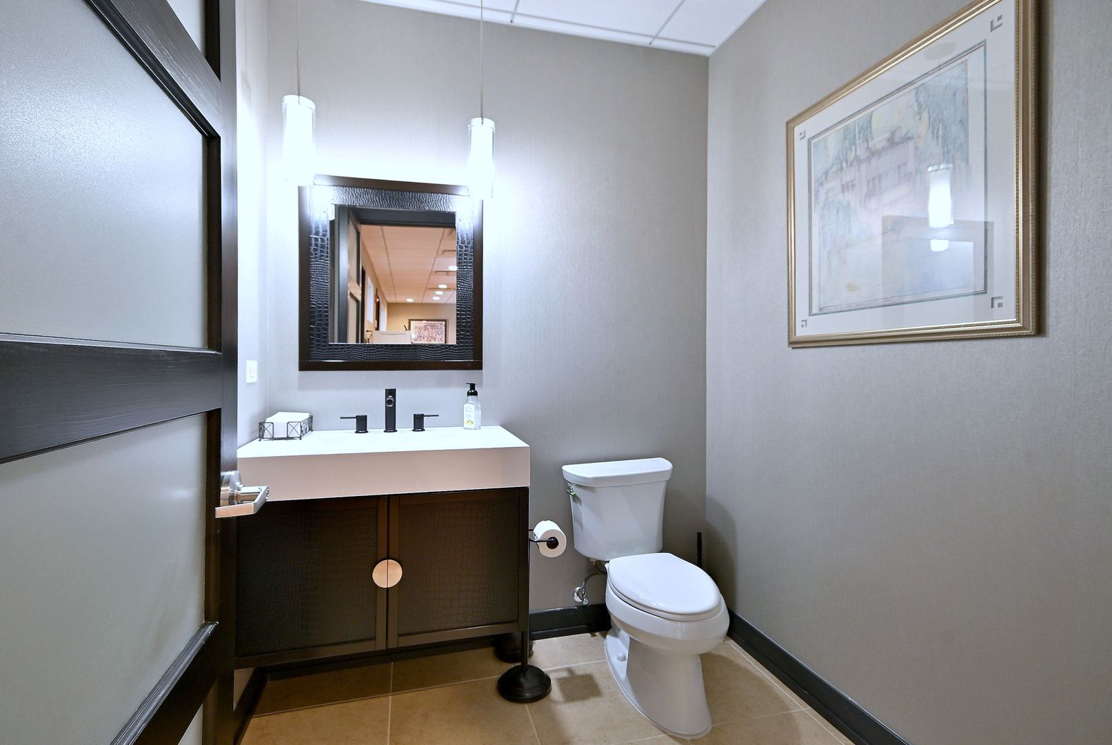 25 E Main Street 202