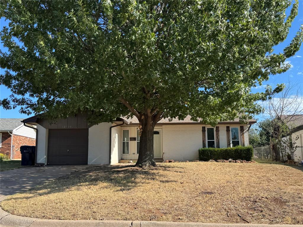 Perfect location! Cute little 3 bed 1 & 1/2 bath updated bungalow. This home has a great backyard with trees and is in a great location - just minutes to Oklahoma Christian, Broadway Extension or the turnpike. Just 15 minutes to downtown or 10 into downtown Edmond. Comes with washer/dryer and fridge. Lots of storage in the kitchen! Perfect for 2-3 roommates to share! It does have a 1 car attached garage and a little storage shed in back.

Tenant and tenant's agent to verify all information including schools.