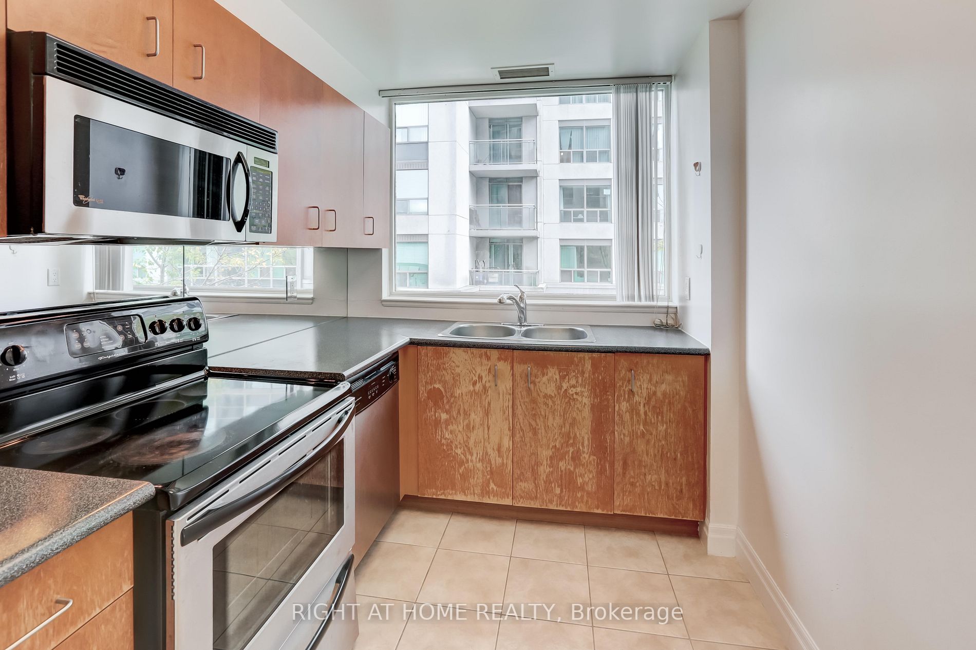 21 Hillcrest Ave 405