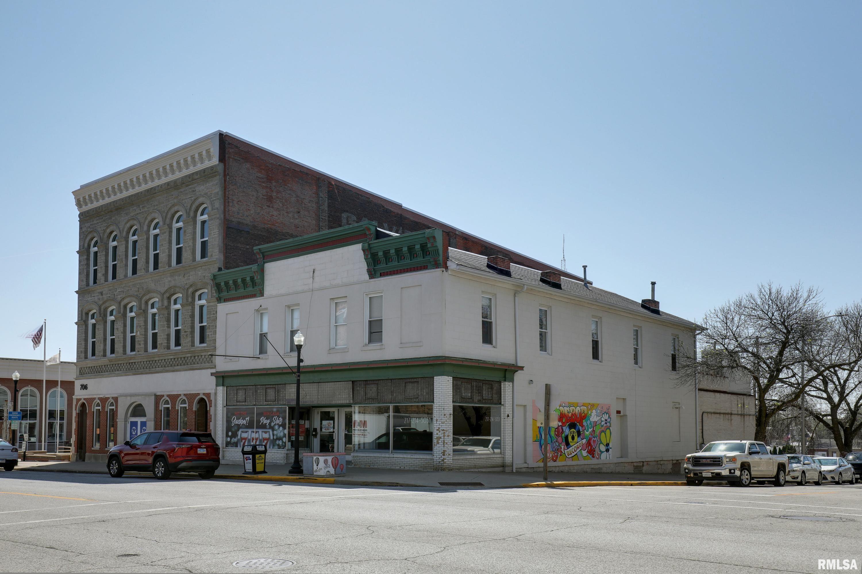 700 Maine St, Quincy, IL – Mixed-Use Opportunity: Downtown mixed-use property with D1 zoning and TIF potential, totaling approximately 7,390 sq. ft. The building includes two vacant commercial units on the lower level (approx. 2,000 sq. ft. each) and two apartments upstairs (approx. 1,400 sq. ft. each), currently generating $1,800/month in gross income. The lower units were most recently used as a bar and a nutrition shop, offering flexible use options. Additional features include two garages and rear parking, with roof updates currently in progress. Strong value-add opportunity with upside through leasing the commercial space.