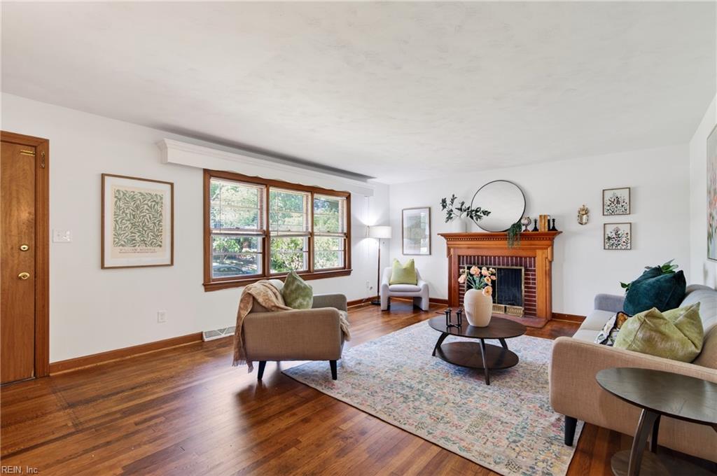 2 Larchmont Crescent