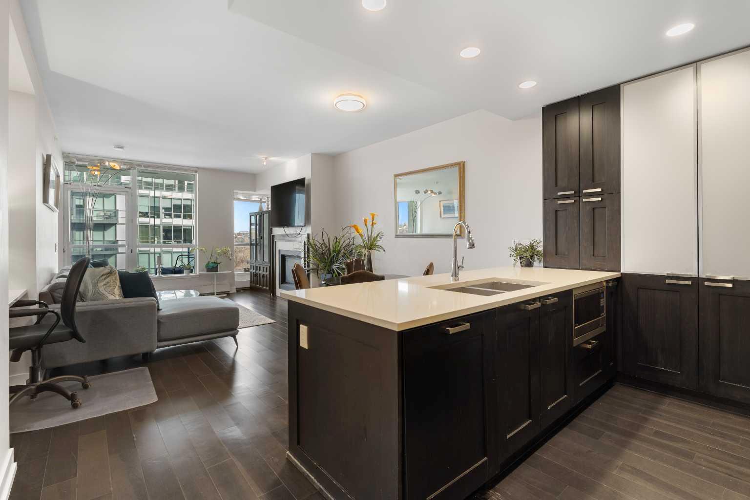 222 Riverfront Avenue SW 1322