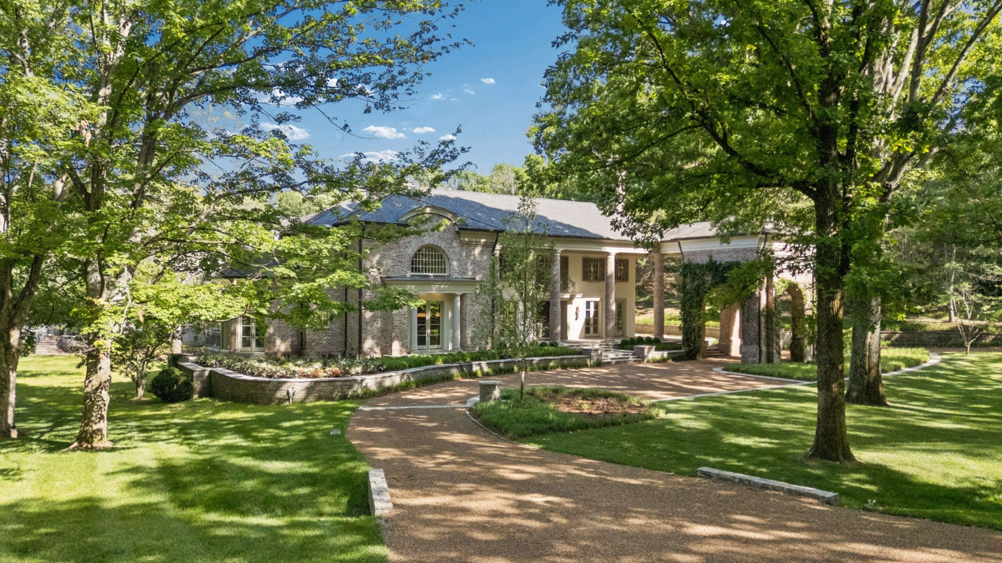 Flower Magazine 2025 Show House along with 23 high profile interior designers in conjunction with Pfeffer Torode Architecture and Maker Construction Co., have completely transformed this iconic home. Every aspect of the house has been renovated—every bathroom, every door, all trim and molding, all new hardwood floors, a brand new kitchen, and every cabinet and bath fixture have been replaced. A stunning new scullery kitchen has been added, along with all new HVAC, ductwork, and electrical systems. The exterior has been refreshed with beautiful new landscaping. If you think you know this house, it’s completely different today. A must-see! Come experience how these designers have created a true showplace.