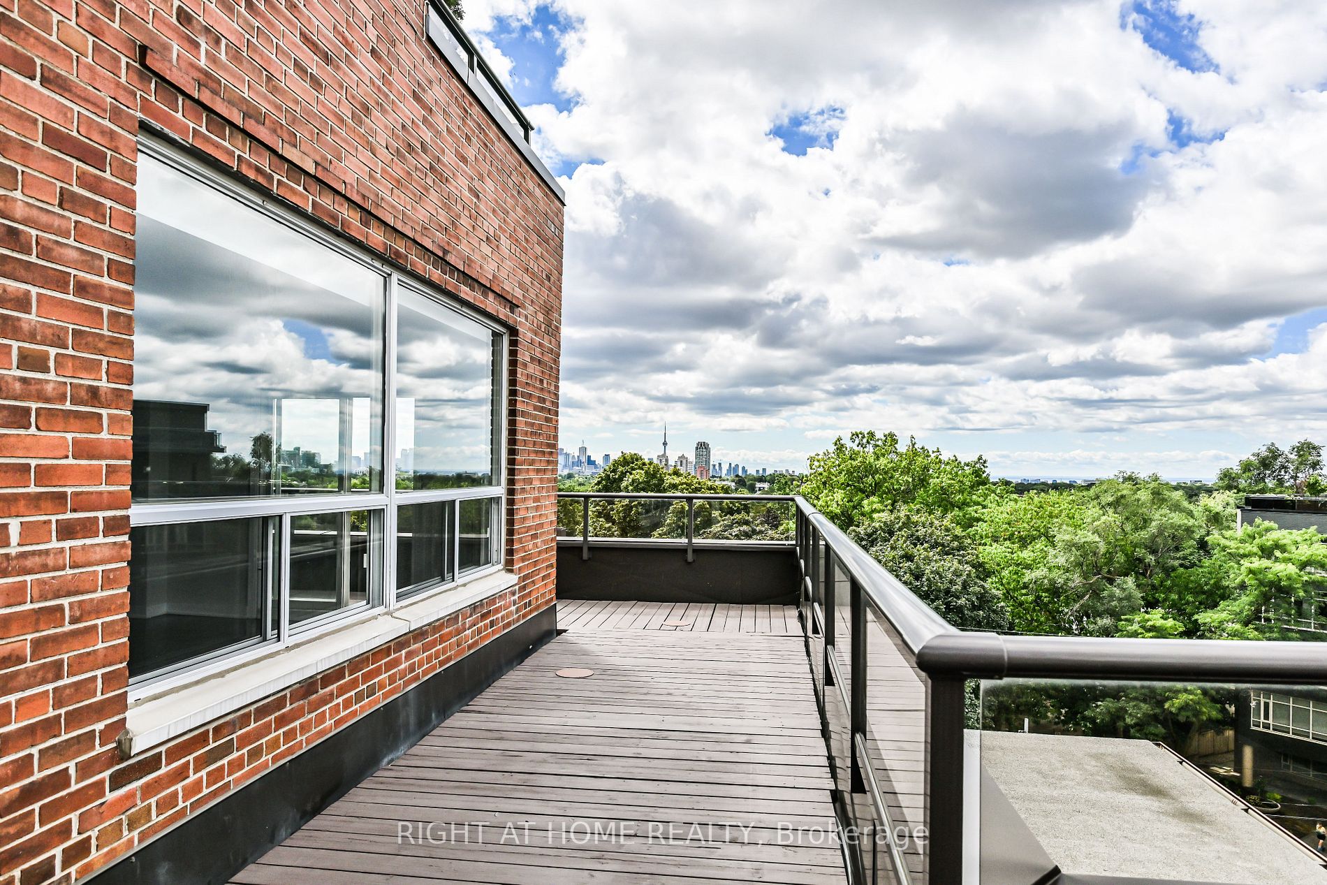 780 W Eglinton Ave 606