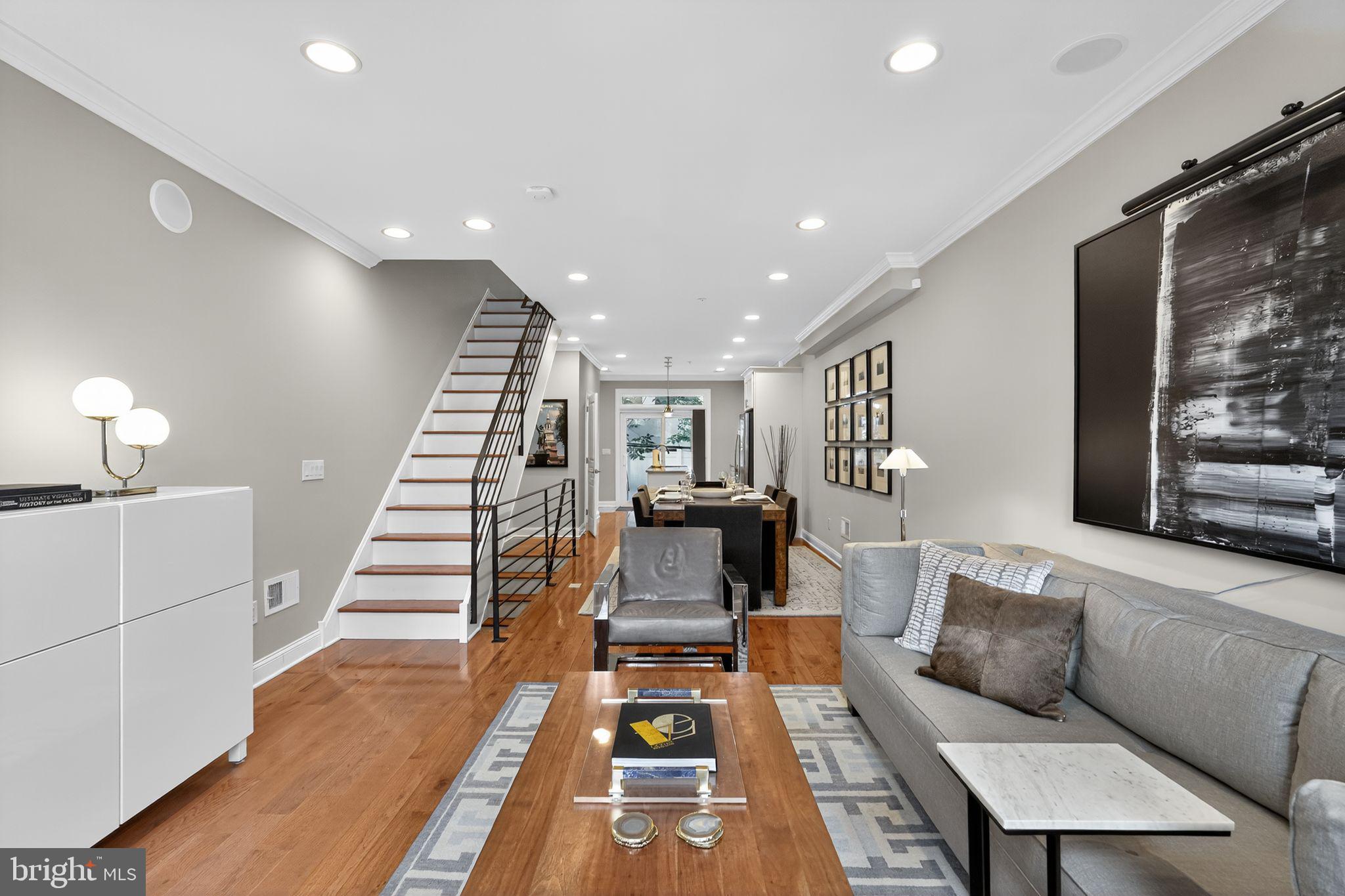 2021 Dickinson Street