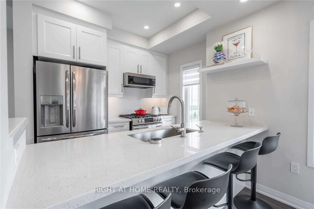 2 Aquarius Cres