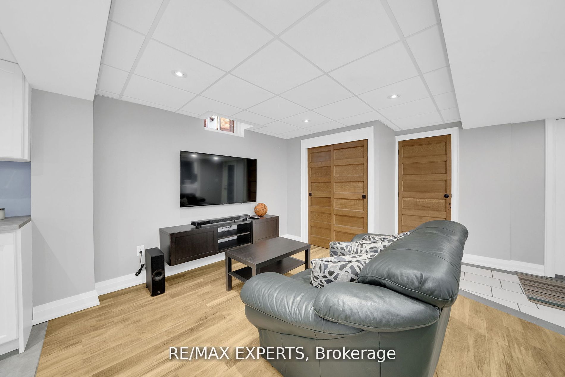 24 Bluestone St
