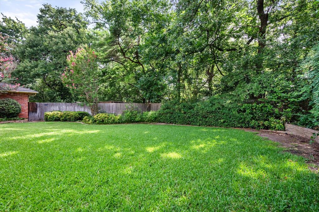1101 Greenbriar Lane