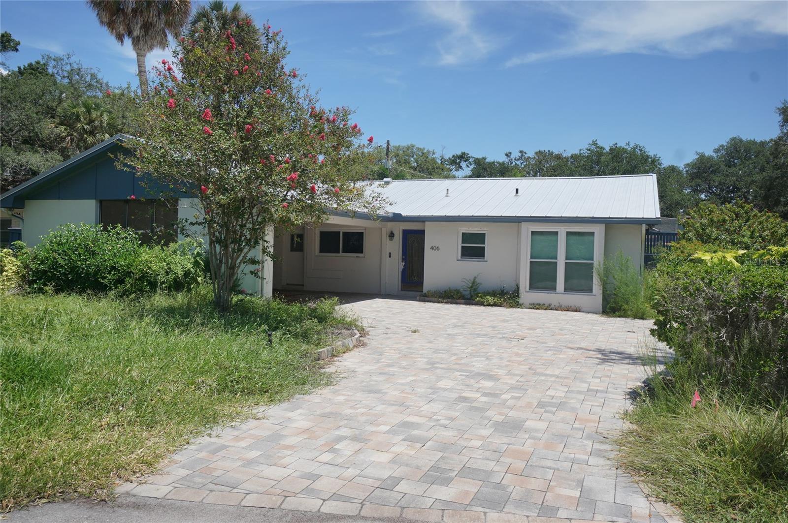 Beach Park: Renovate or Build.  Lot size is 69 x 130.  If you are renovating, the property has a new roof, new windows, replumbed,  pool with a brick lanai, and is located on a quiet cul-de-sac.
The property flooded during Hurricane Helene.  Surrounded by multi-million-dollar homes, this lot is an artist’s canvas for a new build.  Great schools Grady, Coleman, Plant are all A rated.  Easy access to Tampa International Airport, Midtown. Hyde Park and Downtown, for a variety of restaurants and shopping.