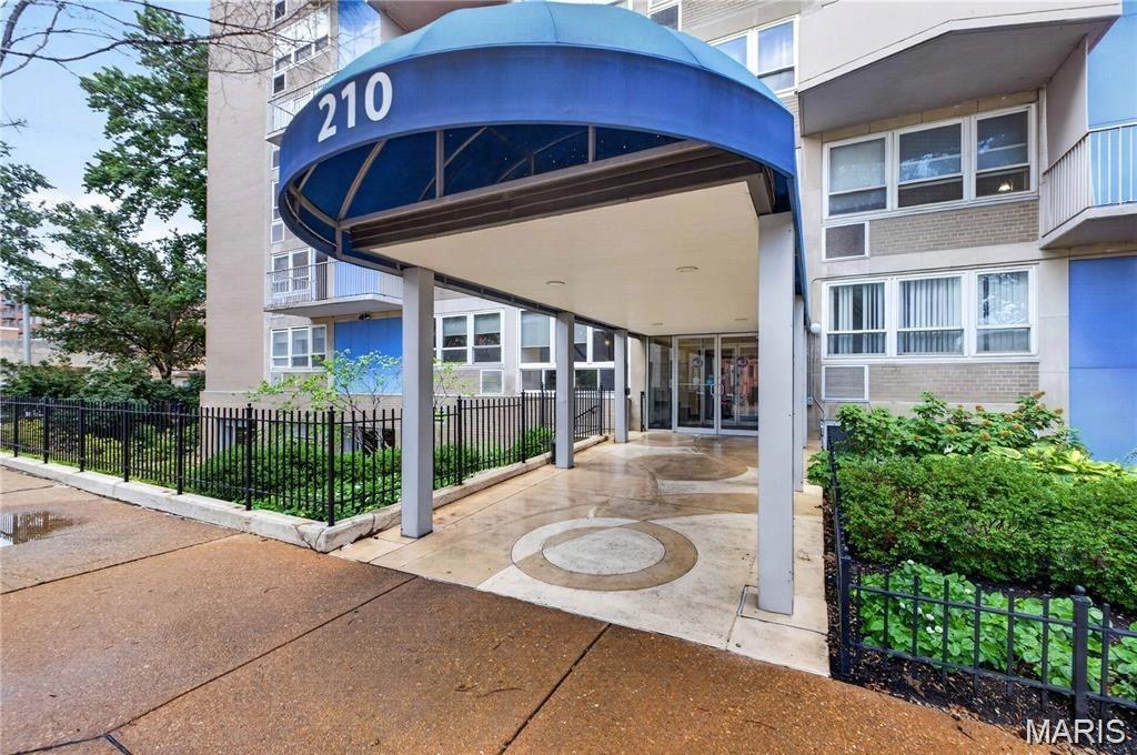 210 N 17th Street 805