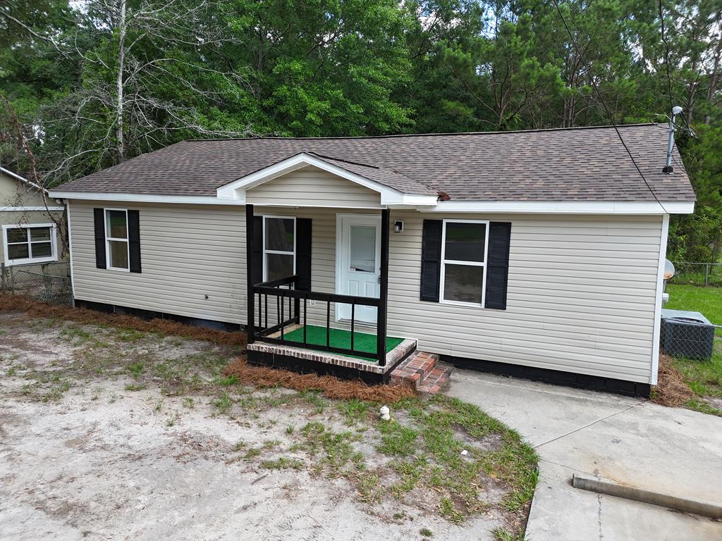 Welcome home to this beautiful home that has been remodeled and ready to go for a new family.  New paint, new flooring, new electrical fixtures,  new kitchen appliances, new roof.  Turn key, ready to go, super cute home .   Low or no money down financing options are available,   Call your favorite agent today to take a look. Click here for virtual tour: https://my.matterport.com/show/?m=H7QmgA1Gyca&mls=1