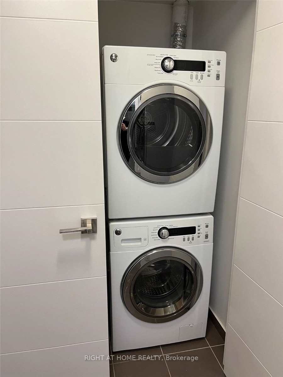 18 Uptown Dr 529