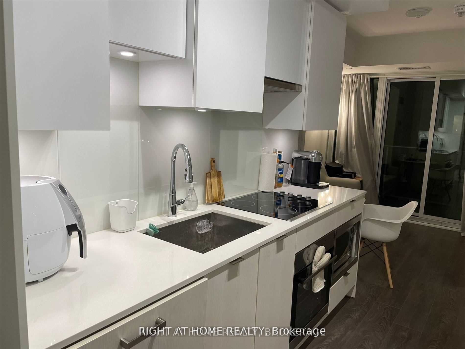 99 Broadway Ave 2408