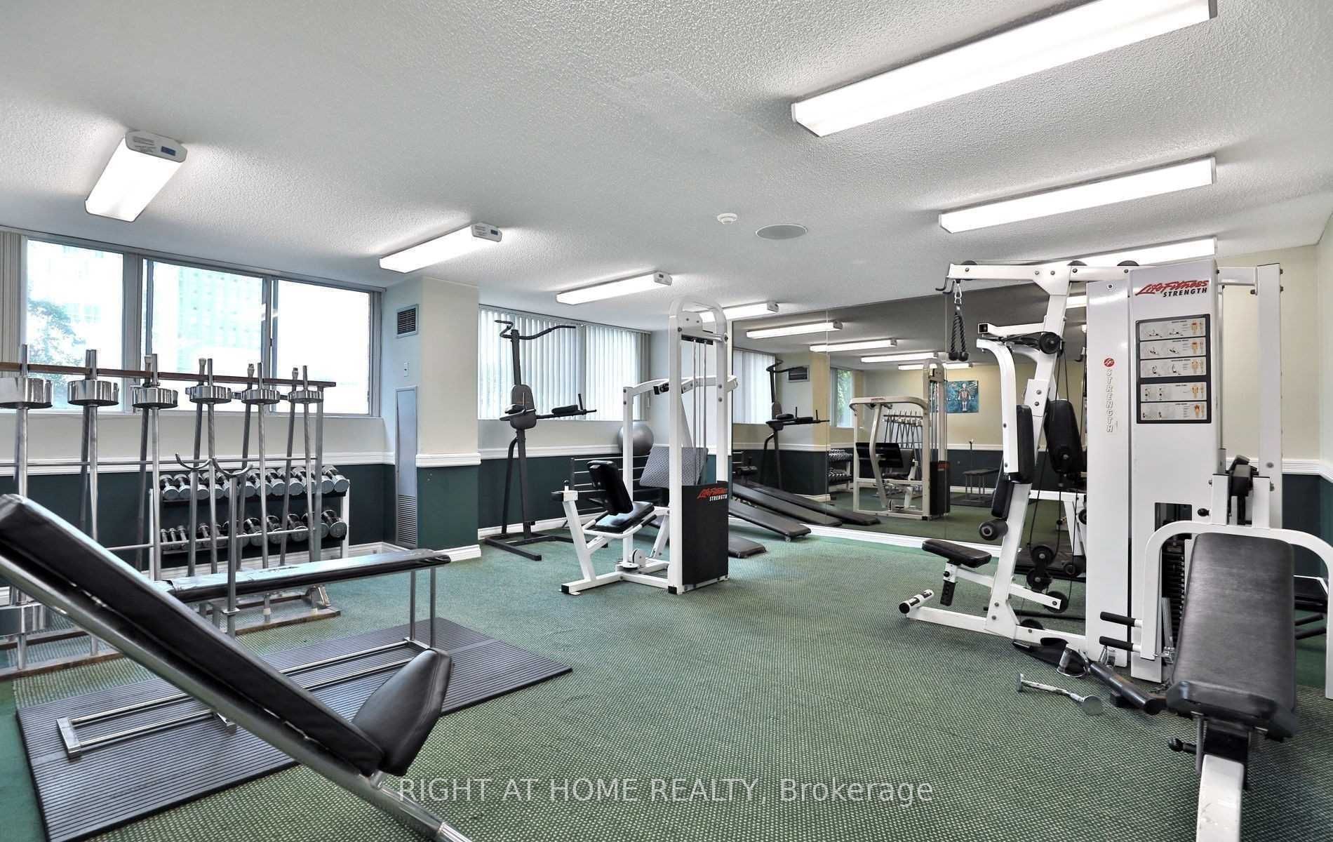 3700 Kaneff Cres Sph8