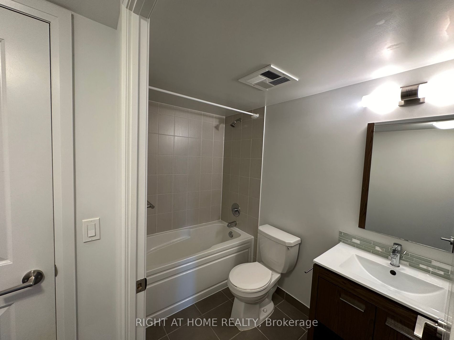 30 Meadowglen Pl 501