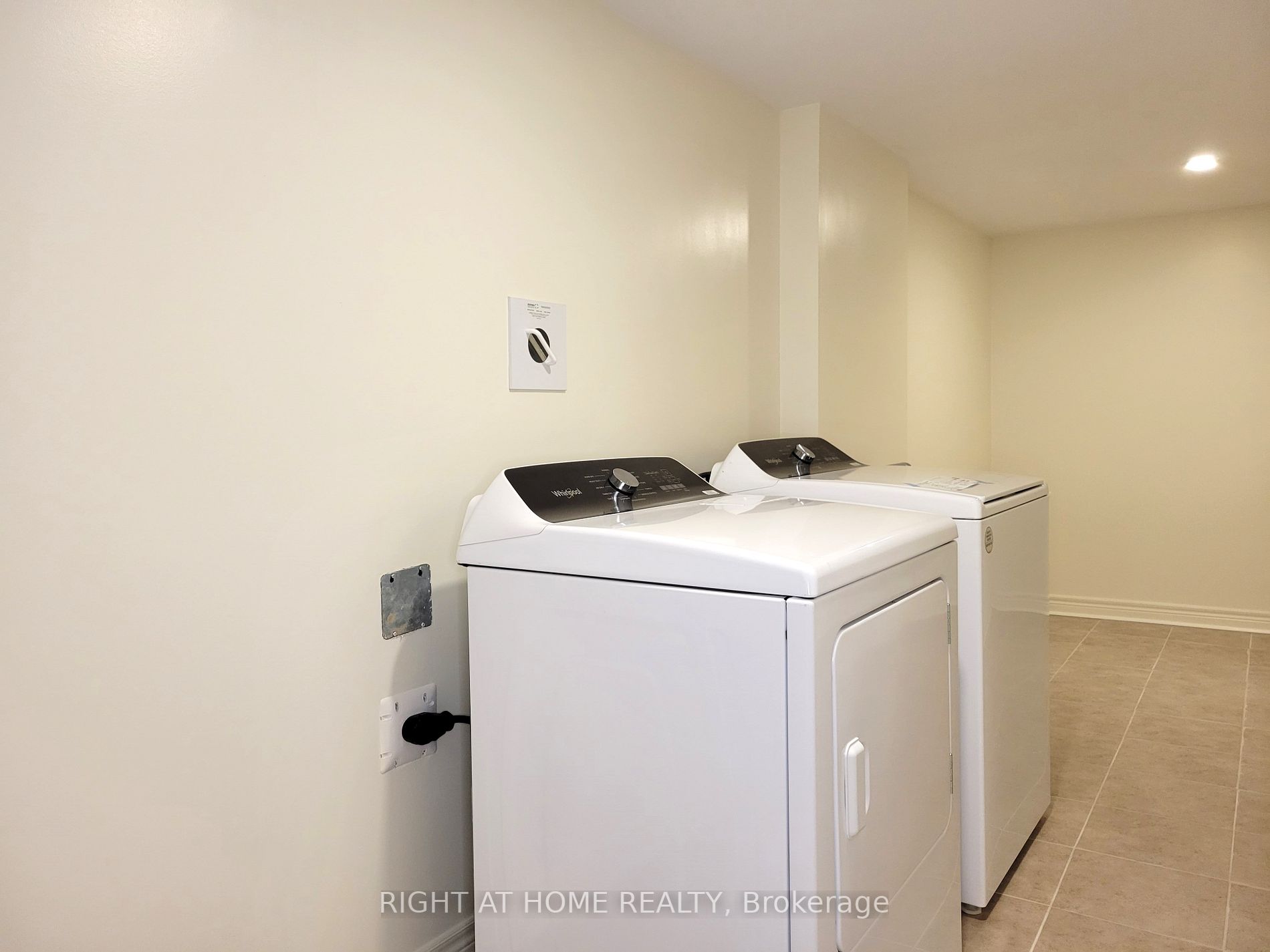 1265 Jim Brewster Circ