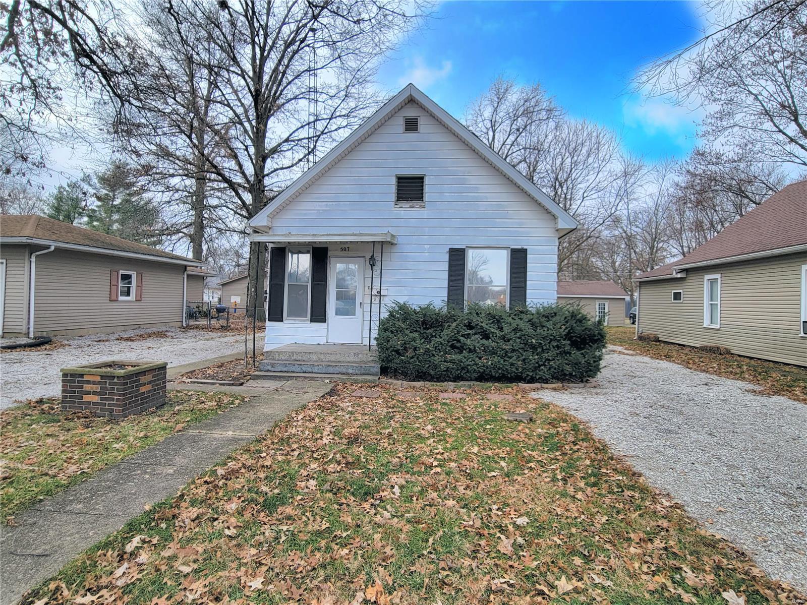 38,000 507 N Pine Street Nokomis IL 62075 Montgomery County Realty