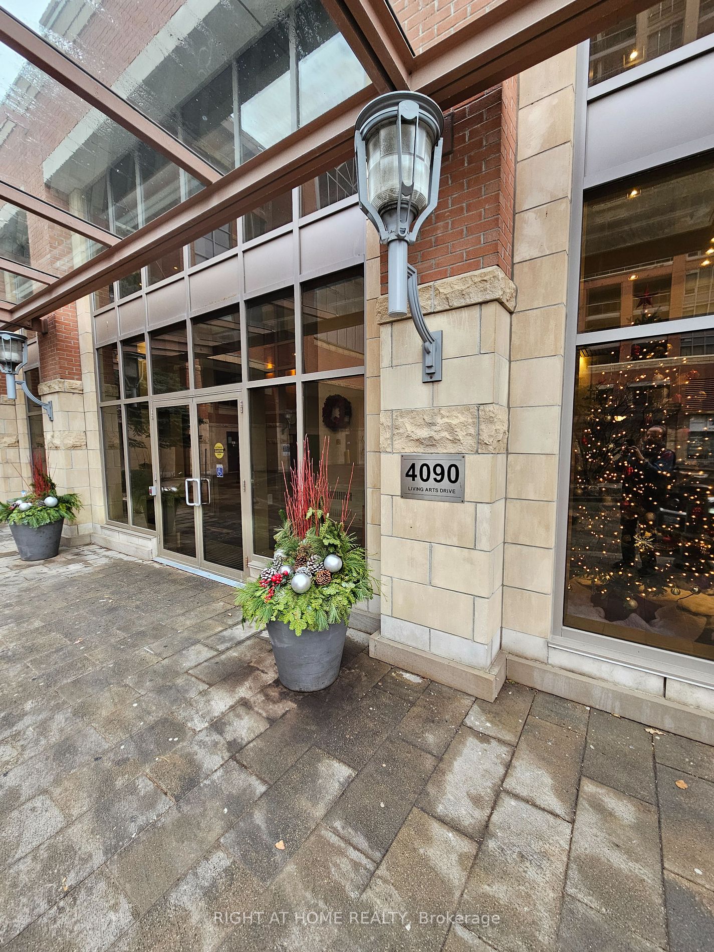 4090 Living Arts Dr 812