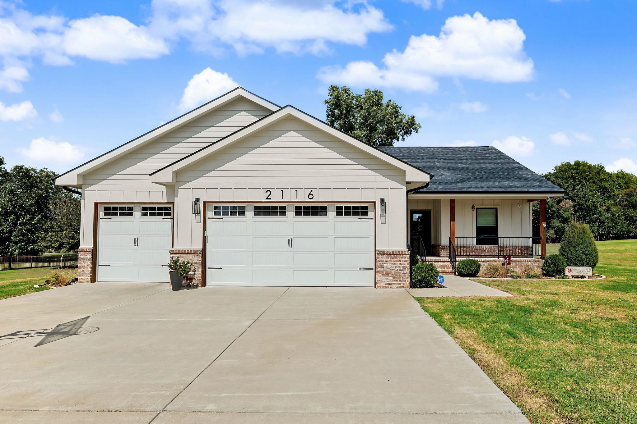 2116 Eastridge