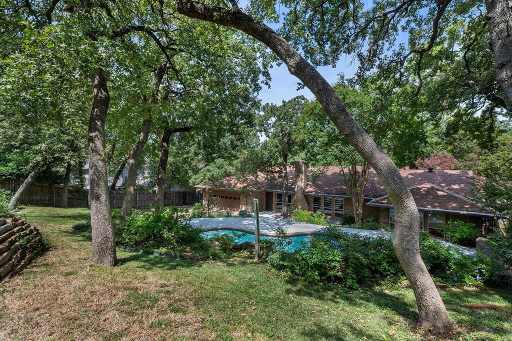 2216 Shadywood Court