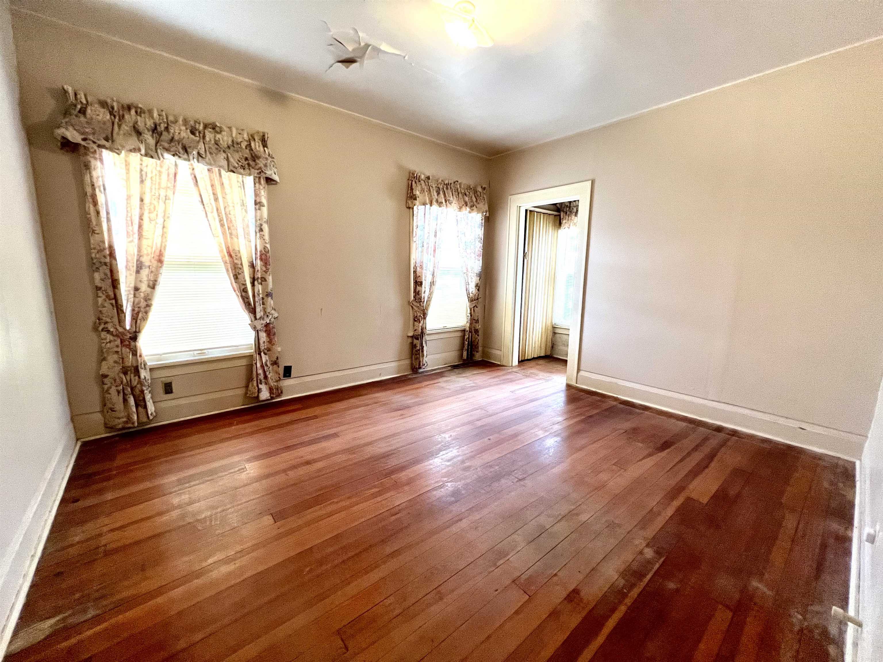 211 W Linden
