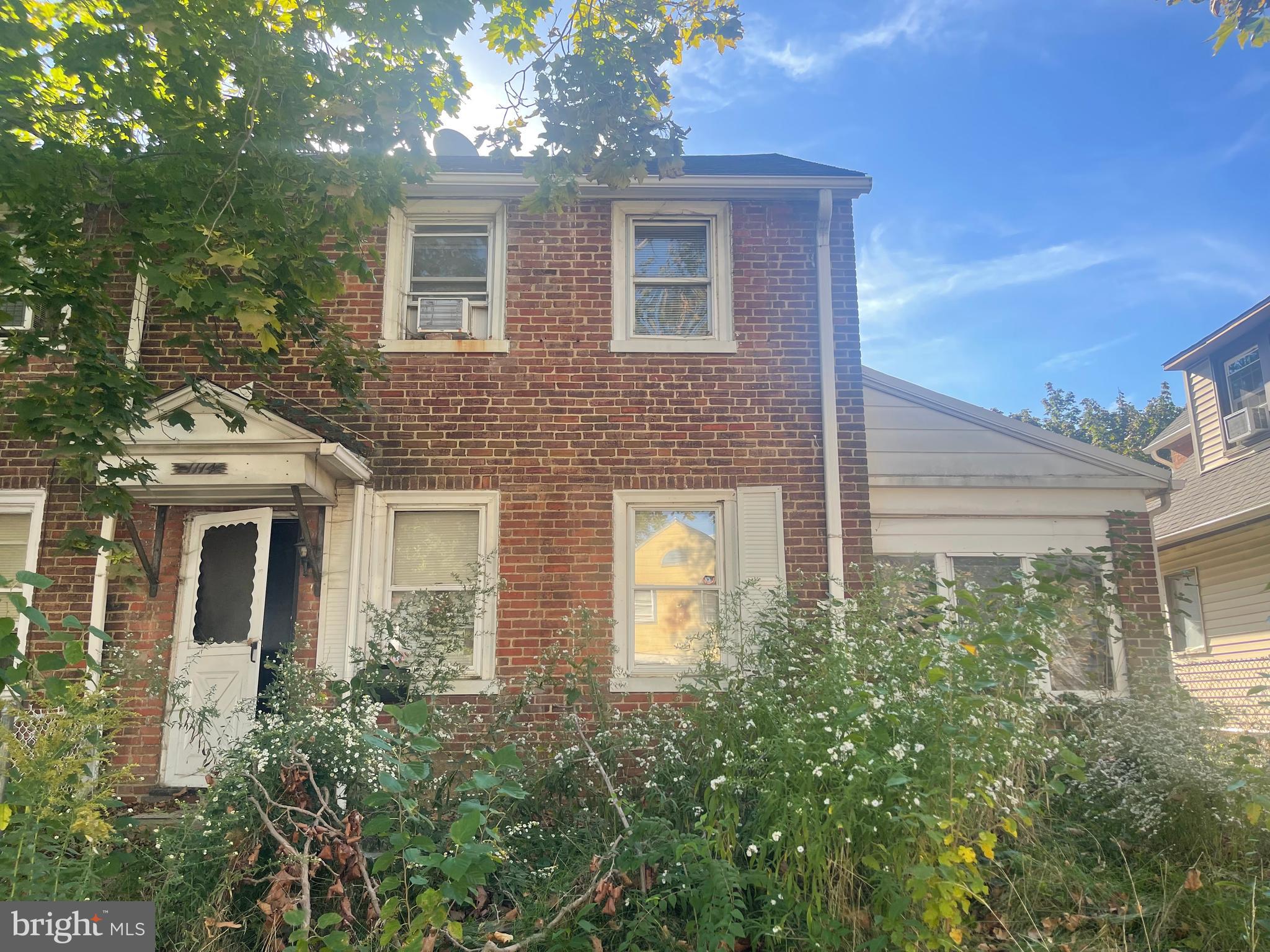 1114 Clover Ln  