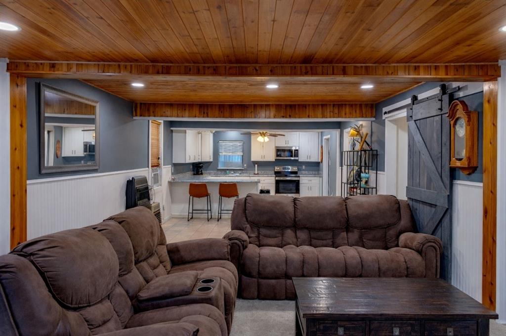 389 Hillcrest Circle