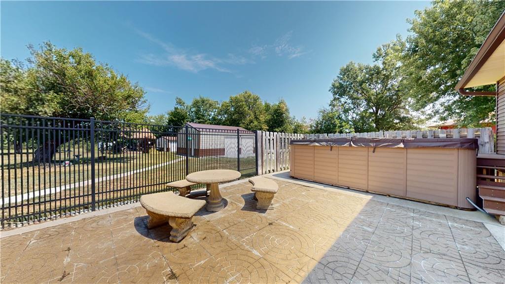 109 E Hardin Place