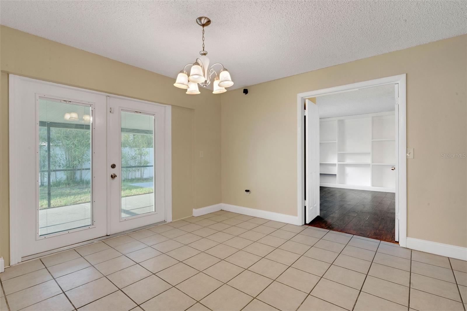 1606 Crystalview Trail