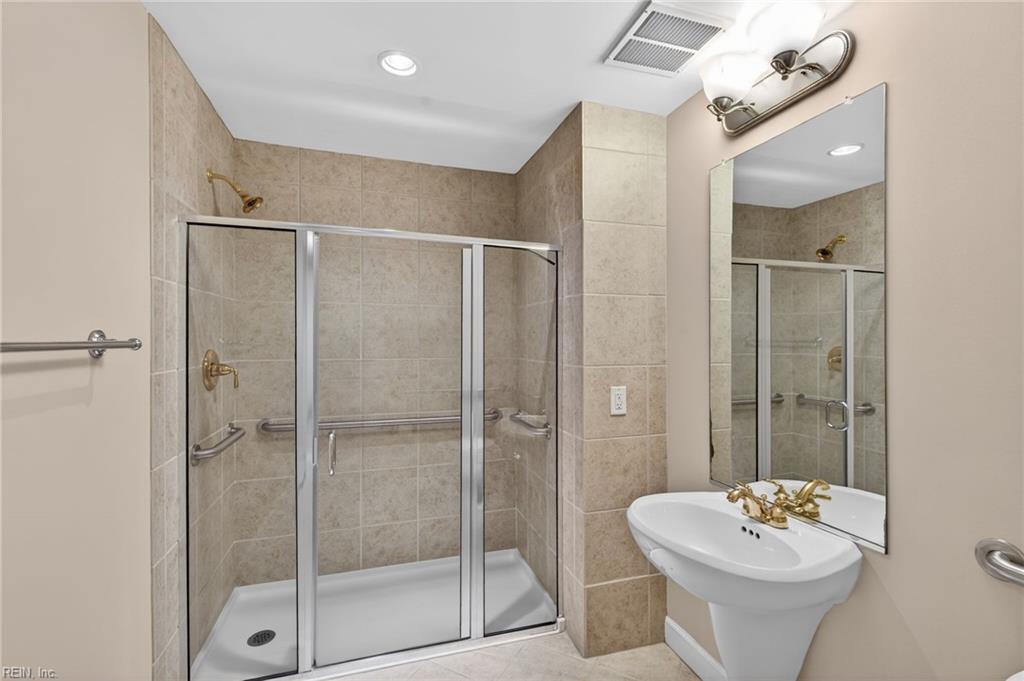 955 Bolling Avenue 204