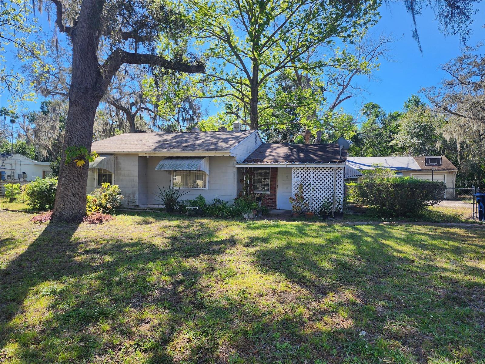 808 W Lowry Lane