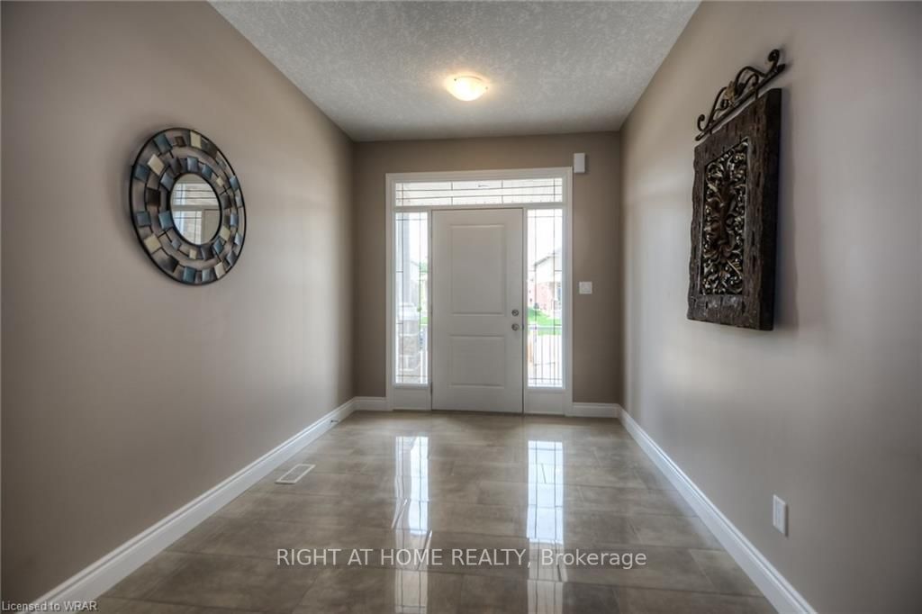 222 Ladyslipper Dr