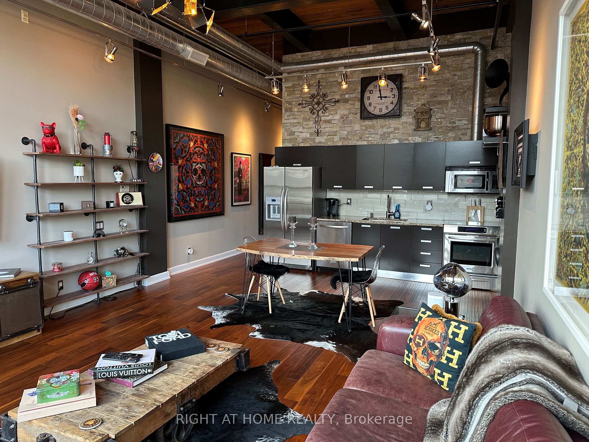 43 Hanna Ave 317