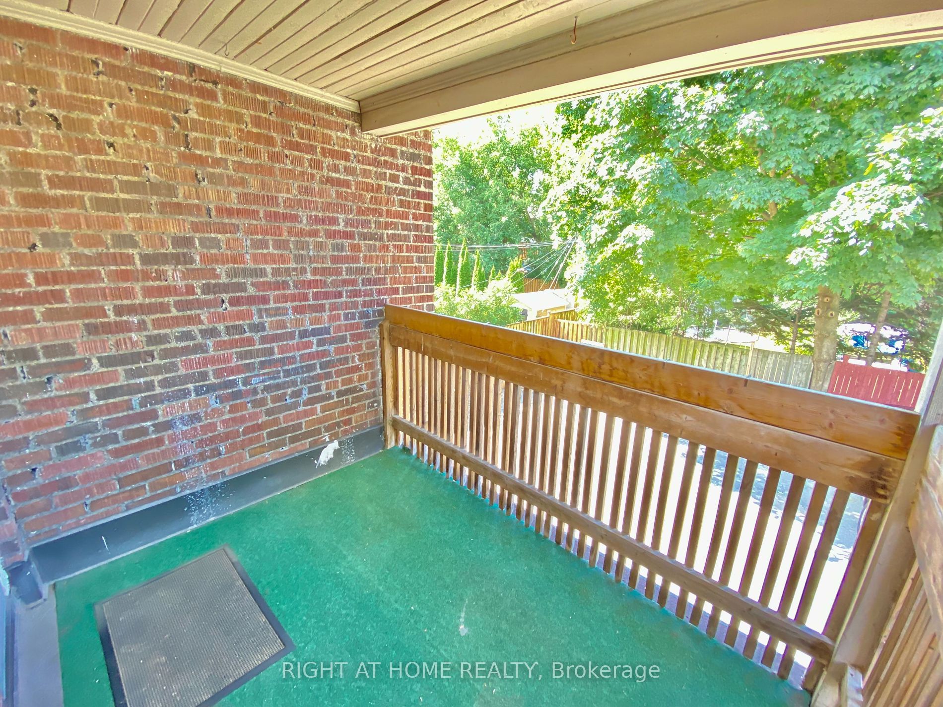1196 Avenue Rd