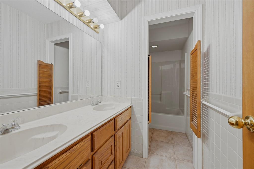 742 S Valentine Drive