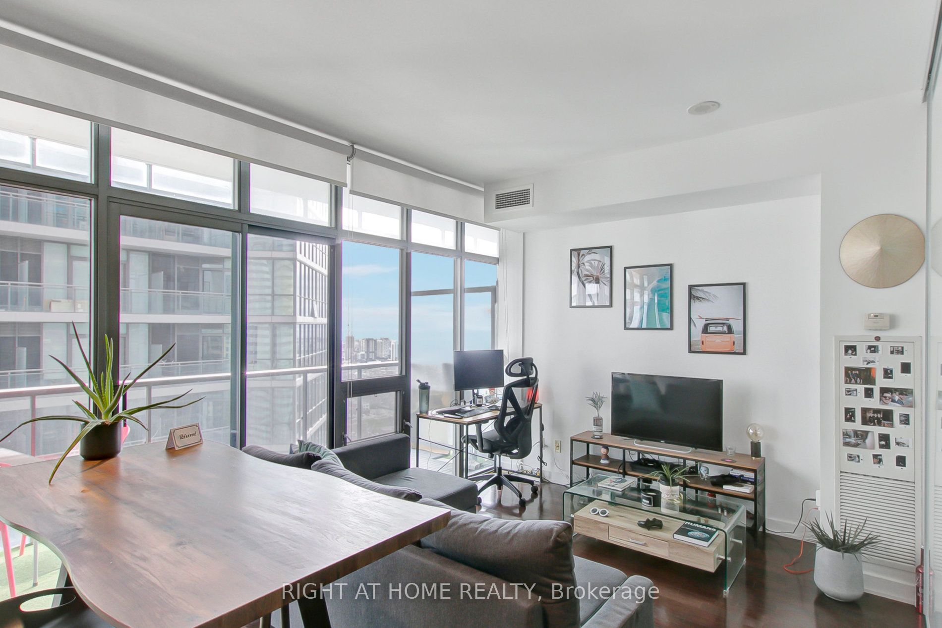 33 E Charles St 4009