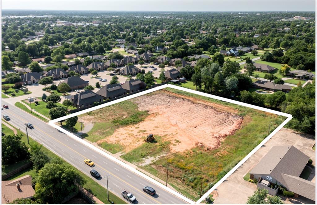 Two properties sold together: 907 E 33rd & 905 E 33rd. Total of 2.6 acres MOL.
Harris Acres Block 000 Lots 3, 4 & 5 on Oklahoma County Assessor.

Centrally located in the heart of Edmond, between Boulevard and Bryant on 33rd Street. This is prime for commercial or medium density residential development. Easy access from I35, the Turnpike, or Broadway Extension.