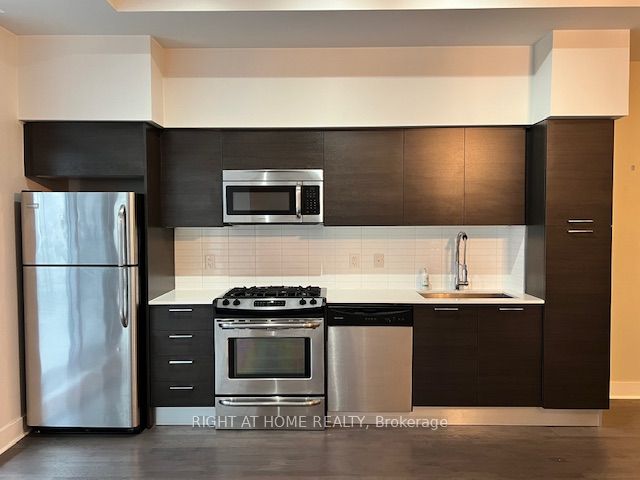 399 W Adelaide St 402