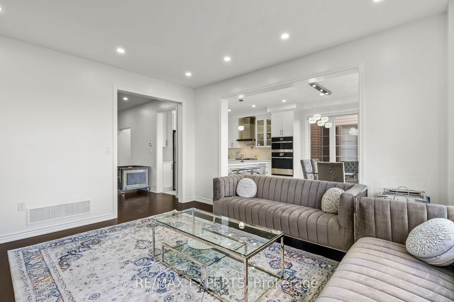 324 W Windfields Farm Dr